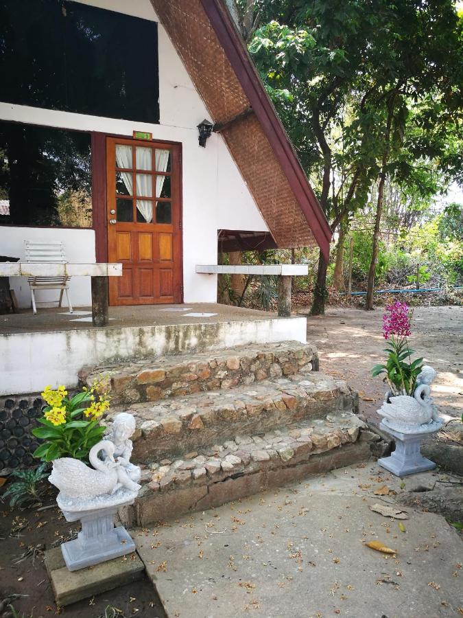 River Marina Resort Uthai Thani Extérieur photo