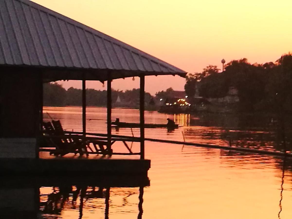 River Marina Resort Uthai Thani Extérieur photo