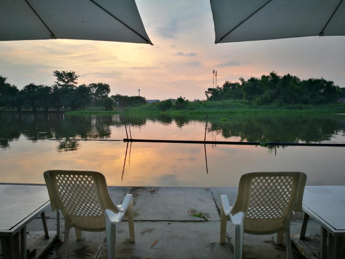 River Marina Resort Uthai Thani Extérieur photo