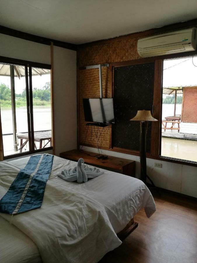 River Marina Resort Uthai Thani Extérieur photo