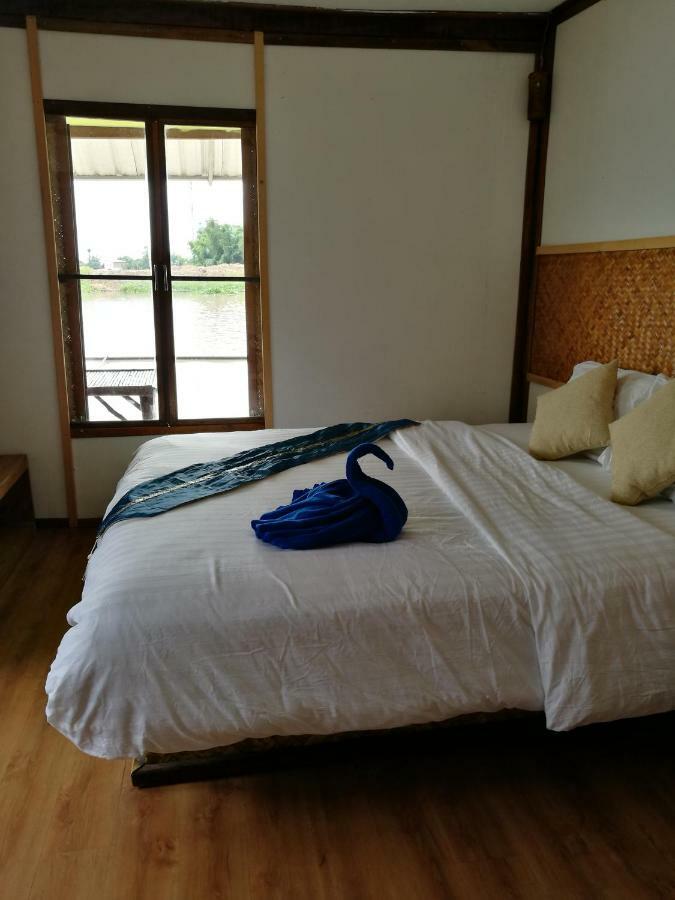 River Marina Resort Uthai Thani Extérieur photo