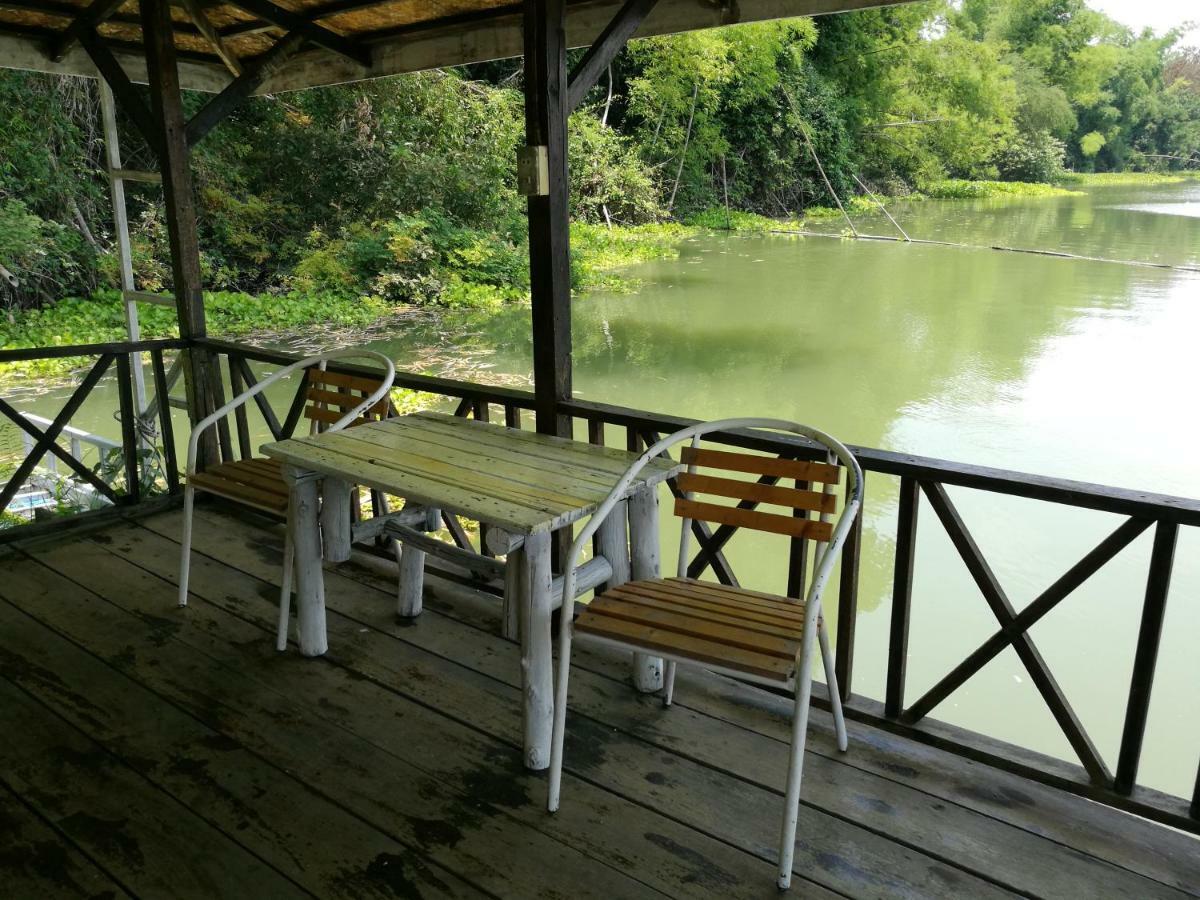 River Marina Resort Uthai Thani Extérieur photo