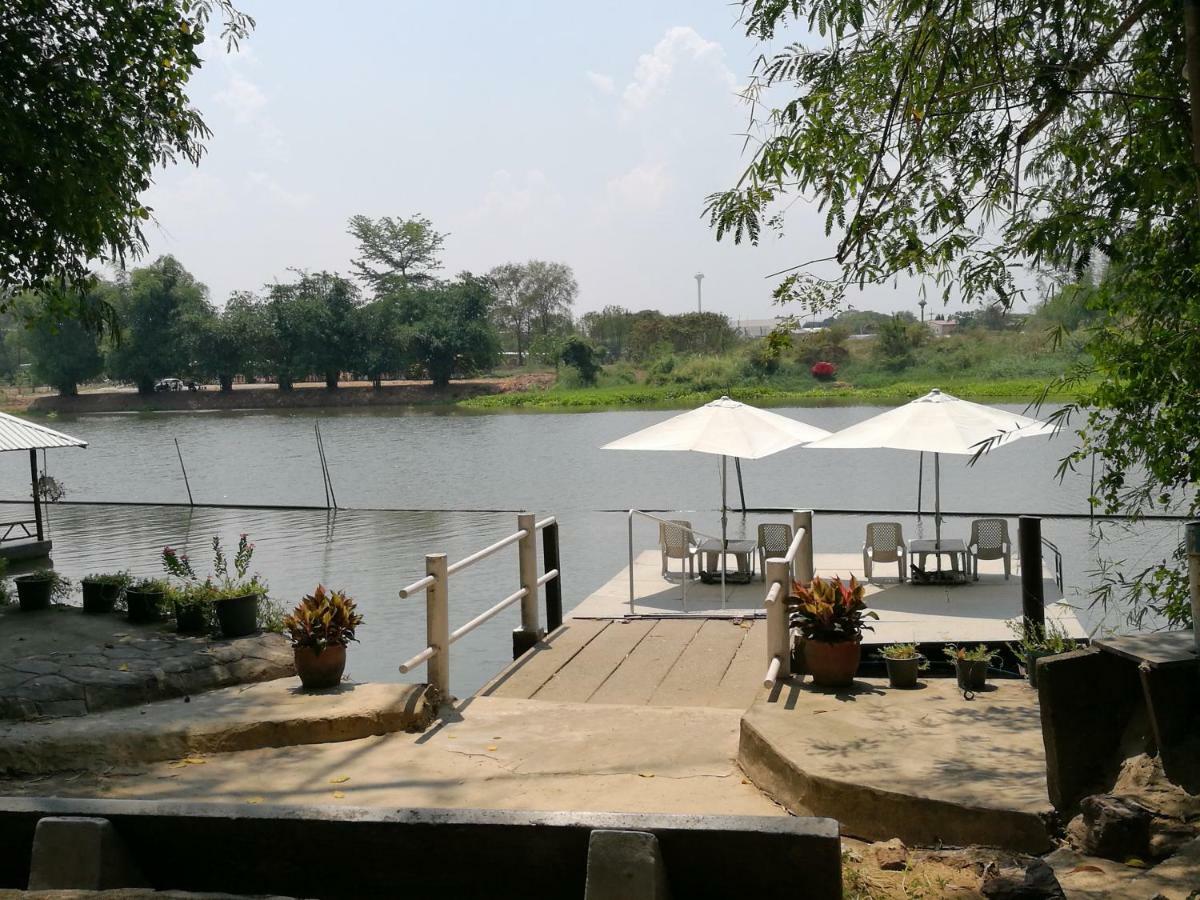 River Marina Resort Uthai Thani Extérieur photo