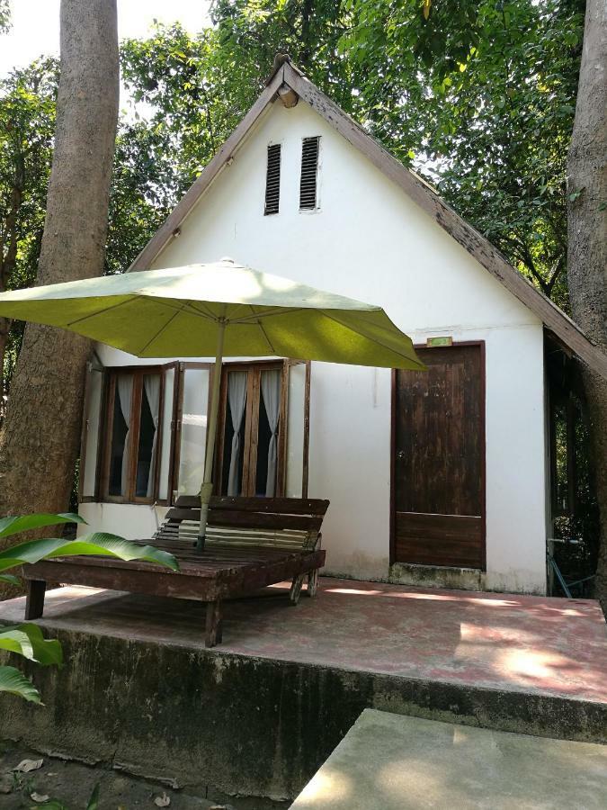 River Marina Resort Uthai Thani Extérieur photo