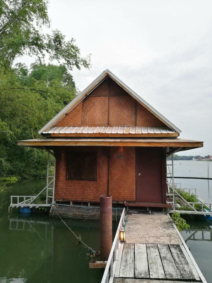 River Marina Resort Uthai Thani Extérieur photo